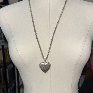 1928 Silver Heart Pendant Necklace